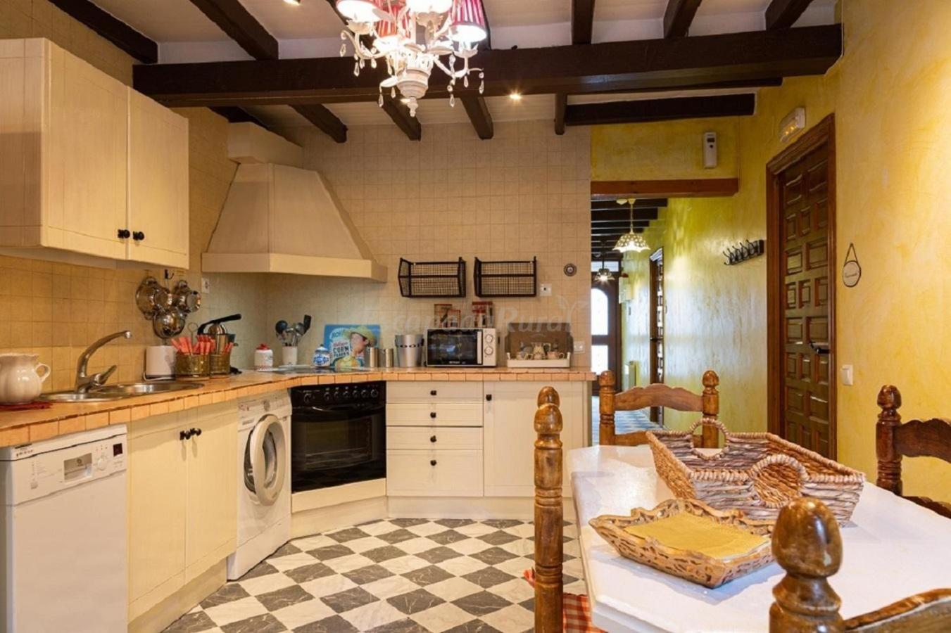 Castronuno Beautiful Alamedas - Una Casa Rural Con Una Historia Unica מראה חיצוני תמונה